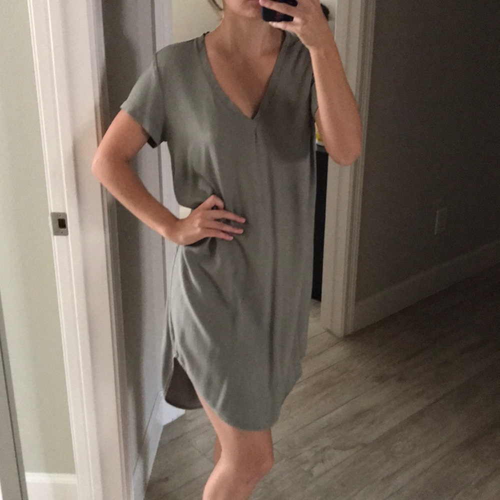 V-neck shirt dress